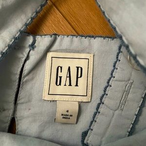 Blue Gap embroidered crop top size 4. Great for summer ! Never worn